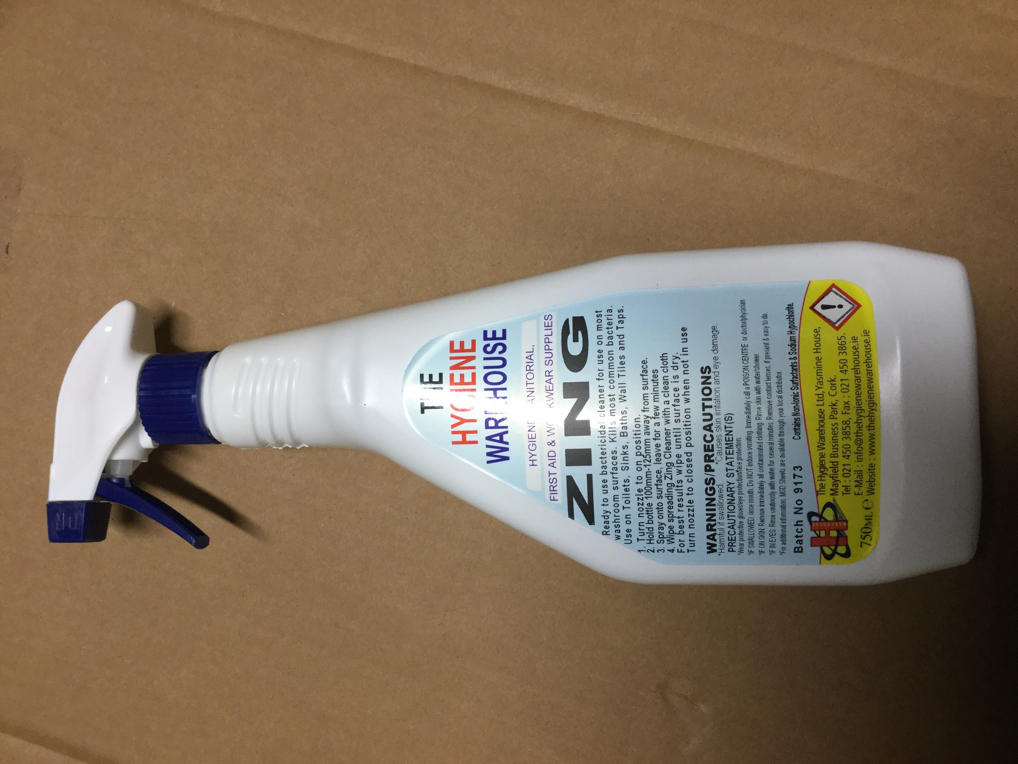 Zing bathroom cleaner with bleach