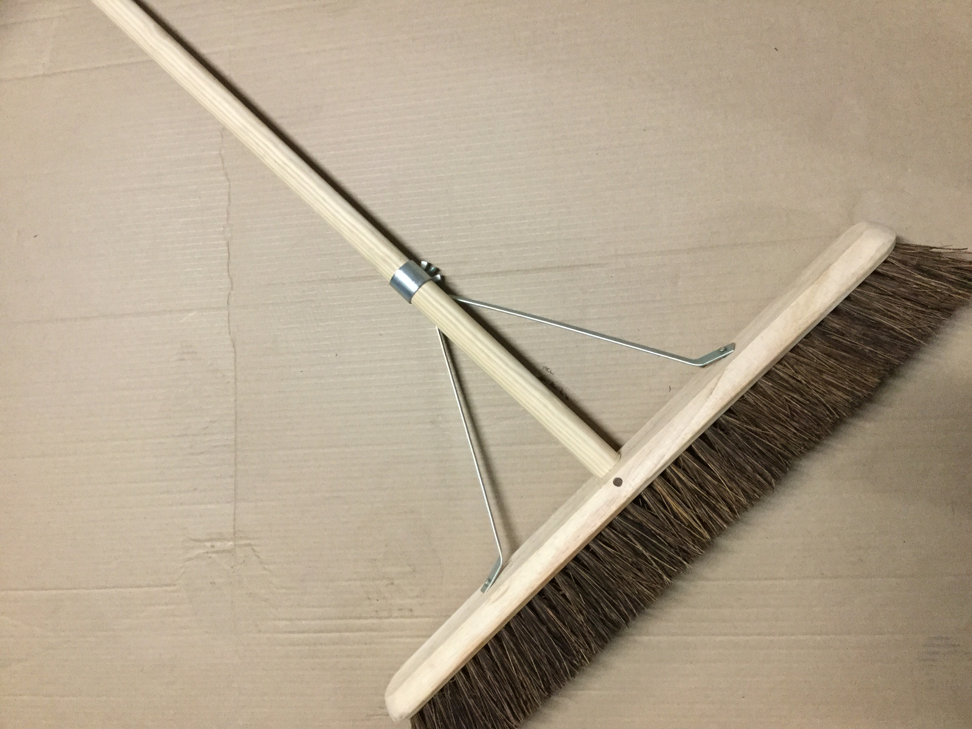 Sweeping brush